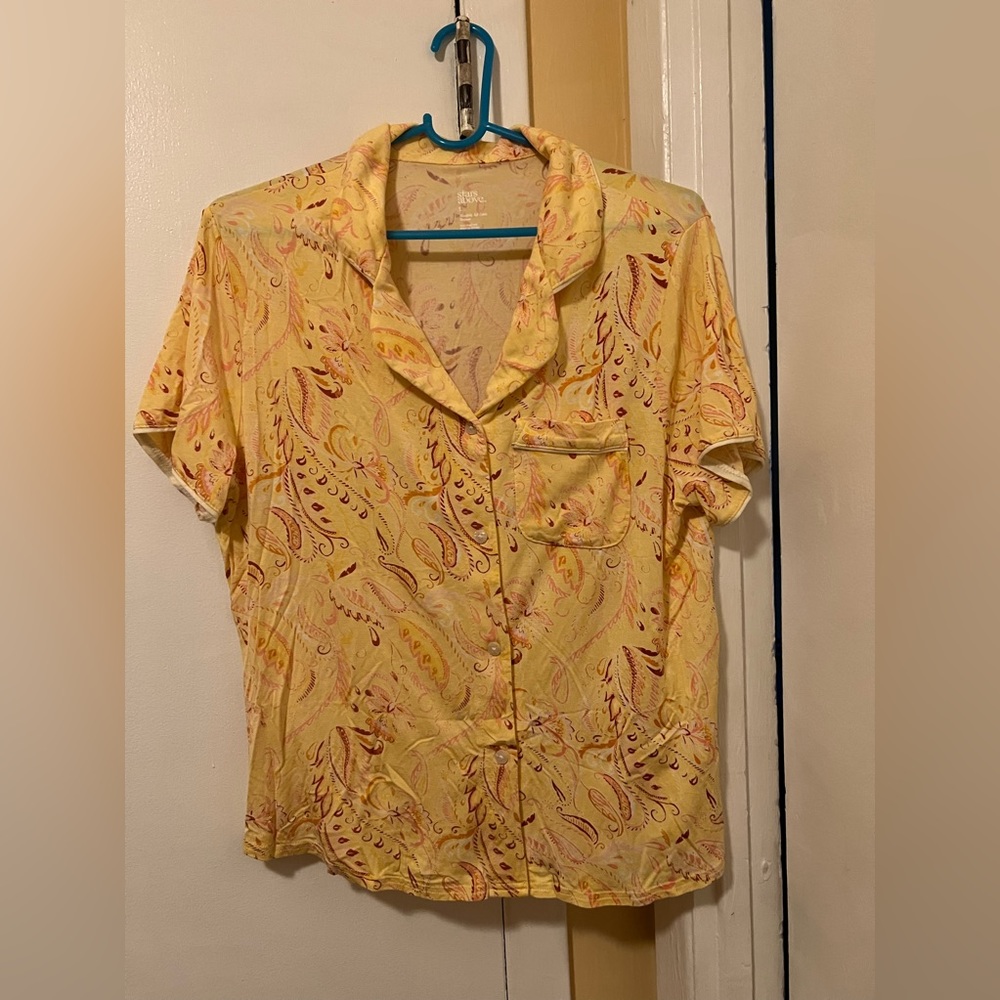 Woman’s Short Sleeve Pajamas Yellow. Size Large